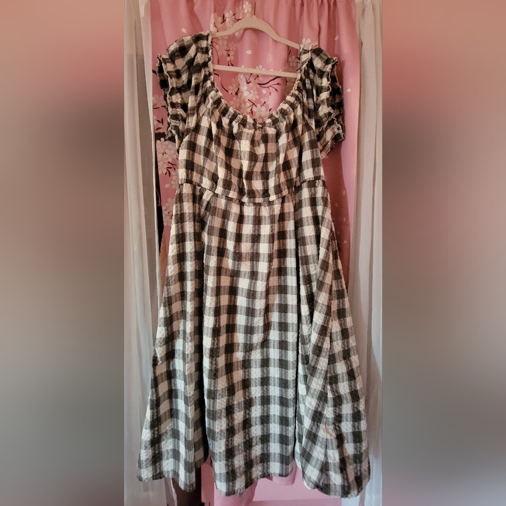 TORRID  Off-Shoulder Peasant Midi Dress - Seersucker Gingham Grey & White
